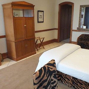 Standard King or Twin Room